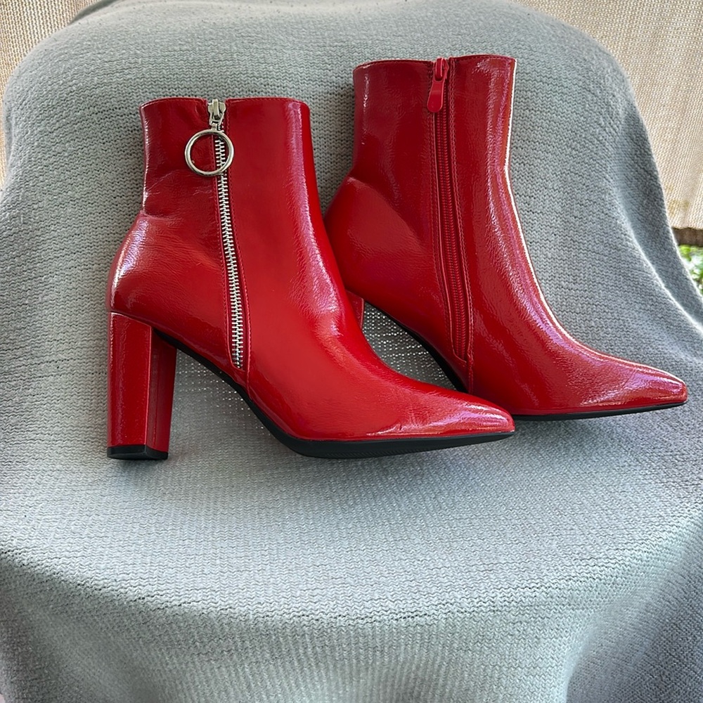 NWT Dream pairs women’s chunky high heel ankle, boots, and red👢👢❤️